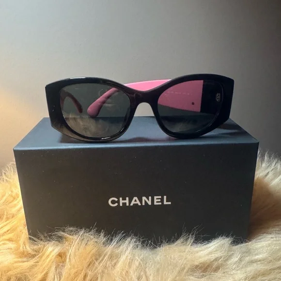 Like New Chanel Pink and Black Sunglasses display picture 3